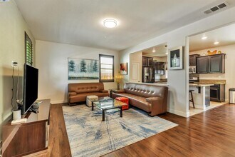2060 Salice Wy in Brentwood, CA - Building Photo - Building Photo