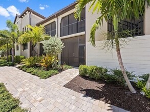 5694 Palmer Cir, Unit 105 in Bradenton, FL - Building Photo - Building Photo