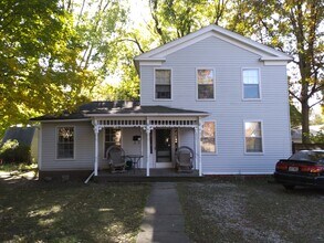 309 W Oregon St, Unit 4 in Urbana, IL - Foto de edificio - Building Photo