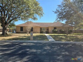 241 Galvin Dr in Seguin, TX - Building Photo