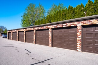 Mesa Adobe in Green Bay, WI - Foto de edificio - Building Photo