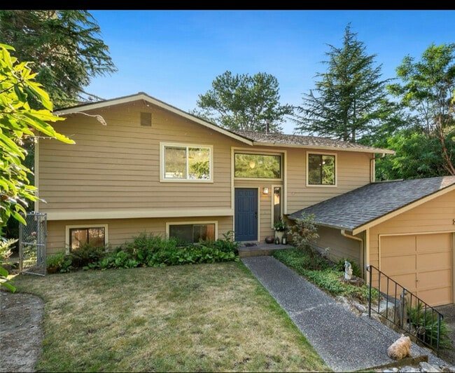 215 19th Ave in Kirkland, WA - Foto de edificio - Building Photo