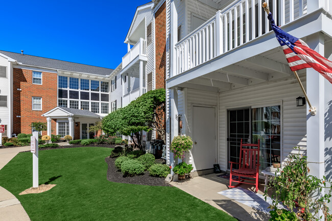 Westfield Apartments in Westlake, OH - Foto de edificio - Building Photo