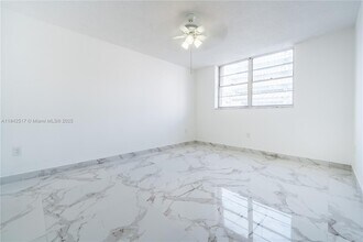 720 Collins Ave in Miami Beach, FL - Building Photo - Building Photo