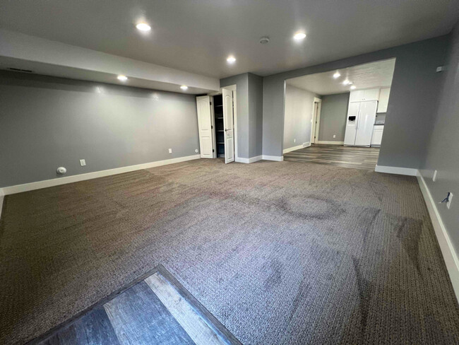 1157 St Andrews Dr in Syracuse, UT - Building Photo - Building Photo