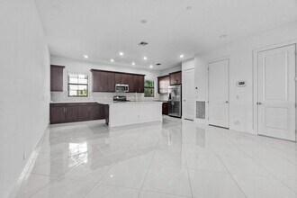 7115 Edison Pl in Palm Beach Gardens, FL - Building Photo - Building Photo