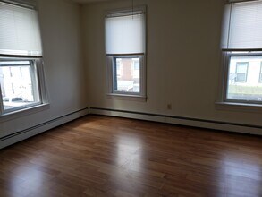 38 S 4th St in Newport, PA - Building Photo - Building Photo