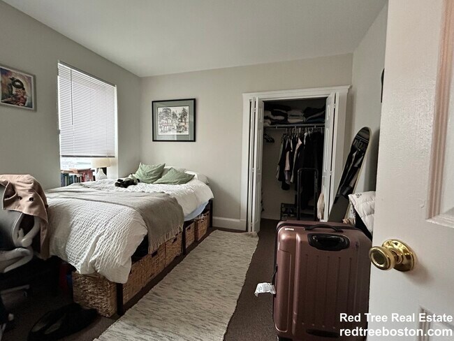 822 Beacon St, Unit 3B in Boston, MA - Building Photo - Building Photo