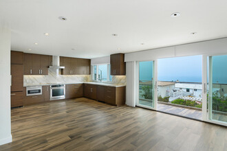 2504 Highland Ave, Unit B in Manhattan Beach, CA - Building Photo - Building Photo