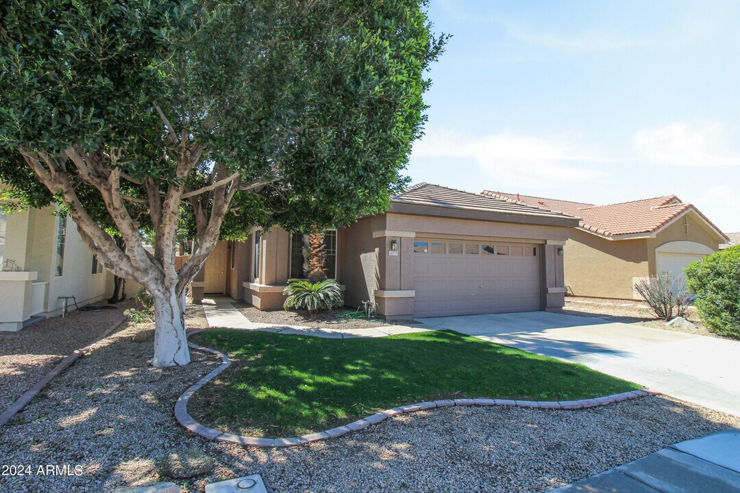 1375 W Musket Way in Chandler, AZ - Building Photo