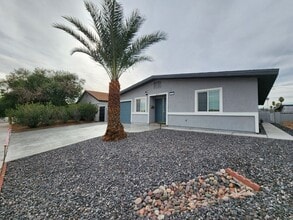 2210 Mariposa Ave in Las Vegas, NV - Building Photo - Building Photo
