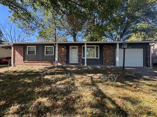 11923 San Andres Dr in St. Louis, MO - Foto de edificio - Building Photo