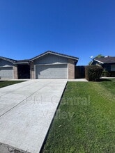 1442 Briarwood Way in Stockton, CA - Building Photo - Building Photo