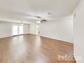 28707 Binefield St in Spring, TX - Foto de edificio - Building Photo