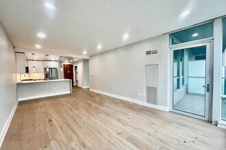 20 Newport Pkwy in Jersey City, NJ - Building Photo - Building Photo