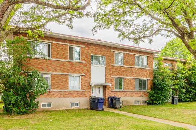 997 Wilfrid-Laurier Rue in Laval, QC - Building Photo - Building Photo