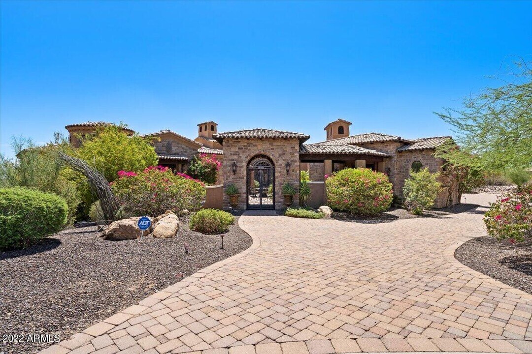 13027 E Saddle Horn Trail in Scottsdale, AZ - Building Photo