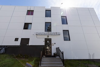 Grapes Manor in Calgary, AB - Building Photo - Building Photo