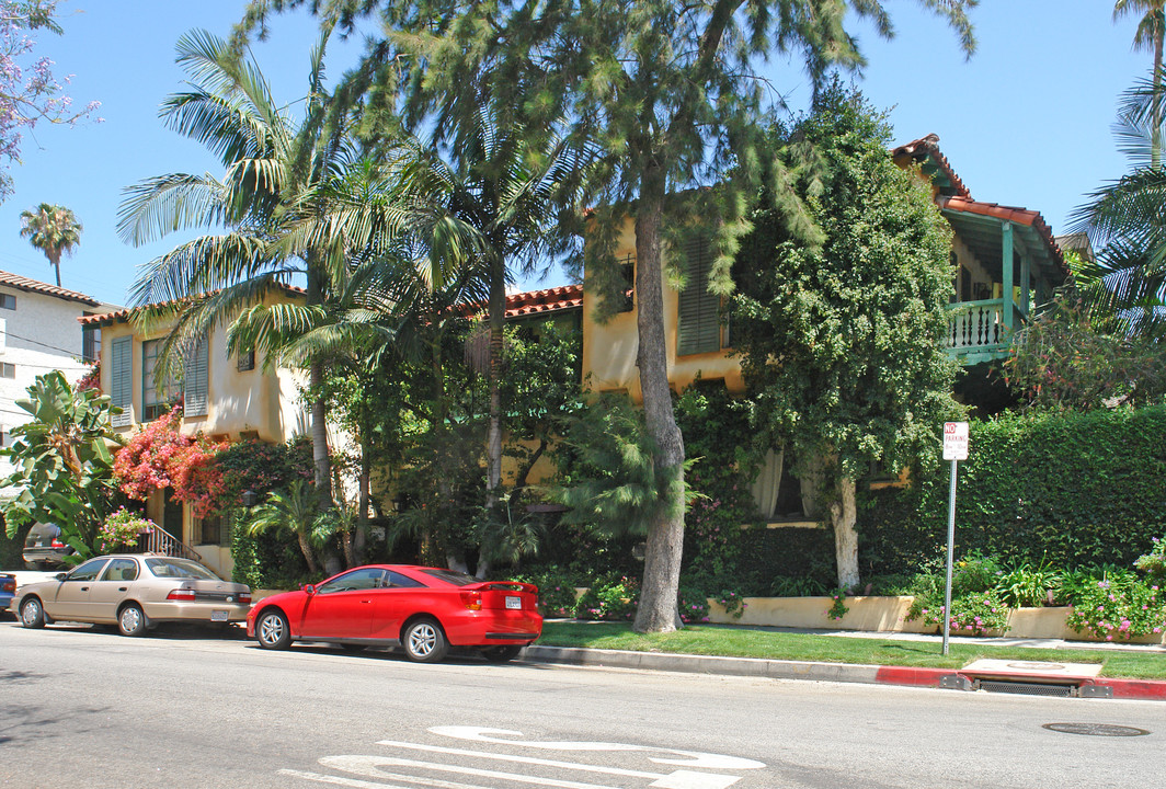 9027 Alden Dr in Los Angeles, CA - Building Photo