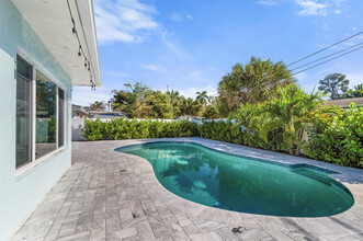 2640 NE 18th Ter in Lighthouse Point, FL - Building Photo - Building Photo