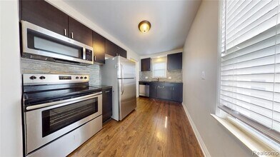 3734 Buckingham Ave in Berkley, MI - Foto de edificio - Building Photo