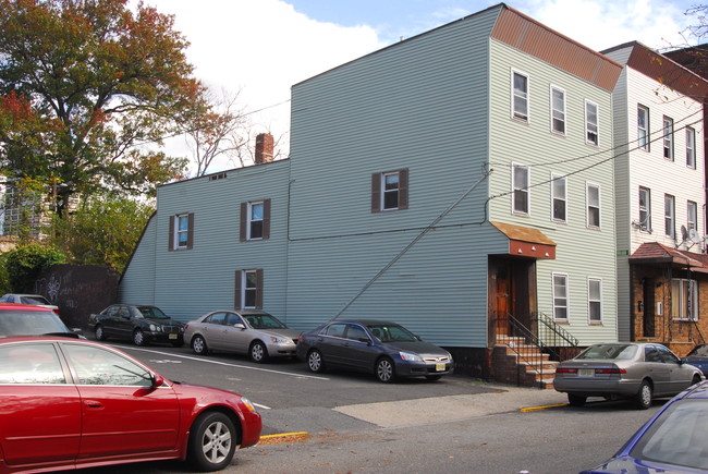 82 Green St in Newark, NJ - Foto de edificio - Building Photo