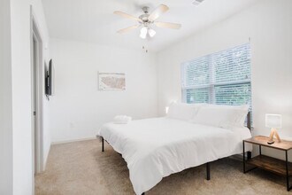 8251 Windsor Hill Blvd in North Charleston, SC - Foto de edificio - Building Photo