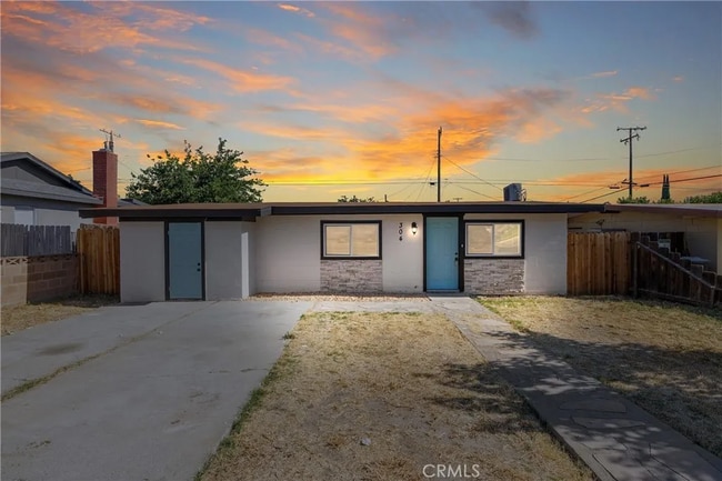 property at 304 E Santa Clara St