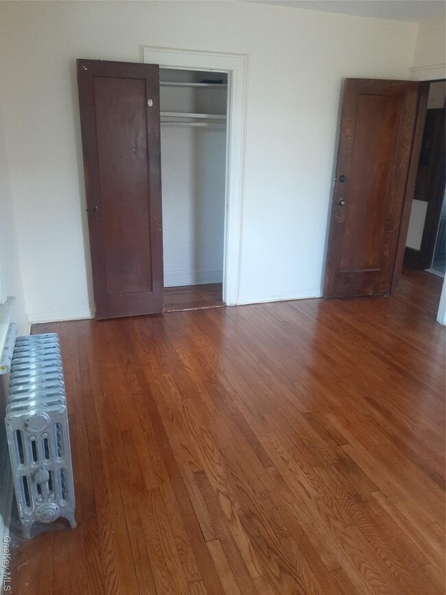 118-40 222nd St in Queens, NY - Foto de edificio - Building Photo