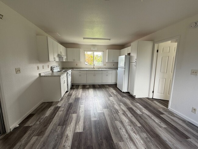 156 Kaumana Dr in Hilo, HI - Building Photo - Building Photo