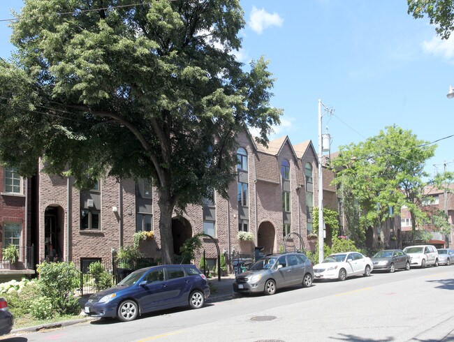 204-224 Bedford Rd in Toronto, ON - Building Photo - Building Photo