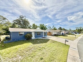 1300 Classic Dr in Holiday, FL - Building Photo - Building Photo