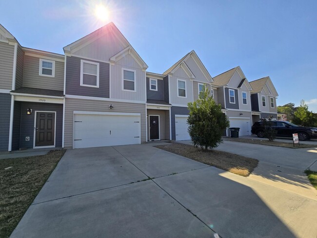 1922 Flagpole Dr in Sumter, SC - Building Photo - Building Photo