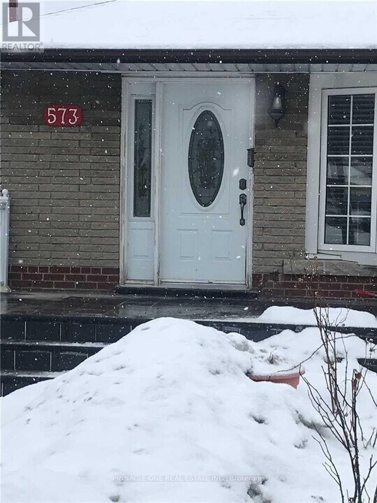 573 Bellamy Rd N in Toronto, ON - Building Photo