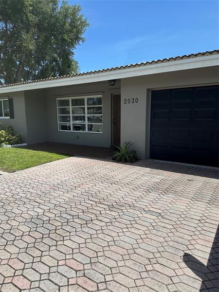 2030 NE 28th St in Lighthouse Point, FL - Building Photo - Building Photo