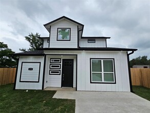 173 Chickasaw in Smithville, TX - Building Photo - Building Photo