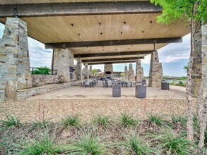 9733 Tinsley St in Aubrey, TX - Foto de edificio - Building Photo