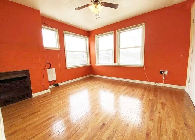 221 Sterrett St, Unit 3 in Pittsburgh, PA - Foto de edificio - Building Photo