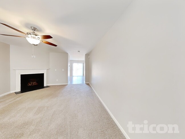 4976 Mt Hope Dr in Winston-Salem, NC - Foto de edificio - Building Photo