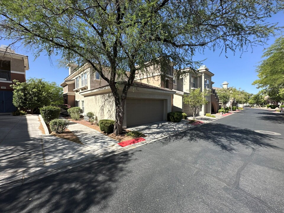 10620 Amber Ridge Dr in Las Vegas, NV - Foto de edificio