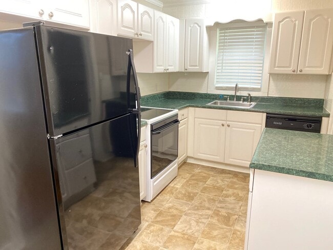 997 W Forest Ave in Jackson, TN - Building Photo - Building Photo