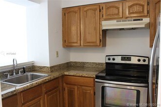 501 SW 1st St-Unit -512 in Miami, FL - Building Photo - Building Photo