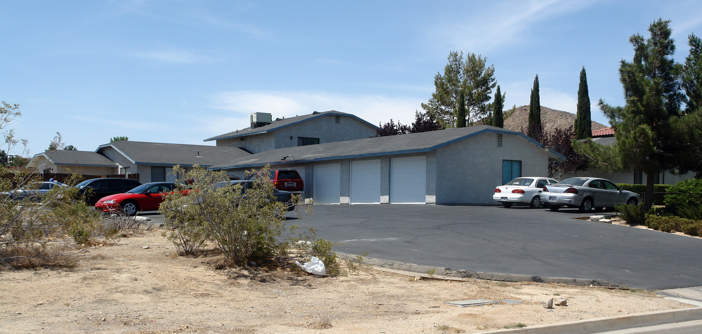 16244 Muni Rd in Apple Valley, CA - Building Photo