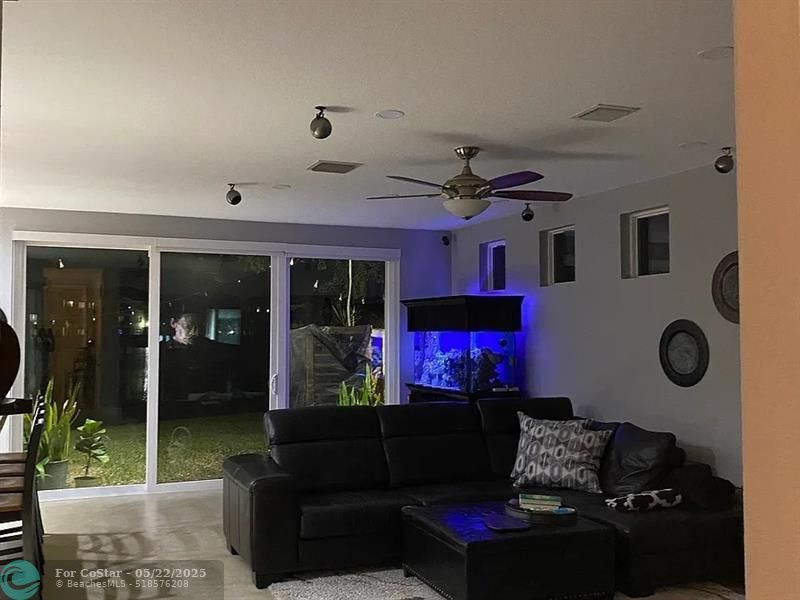 16207 SW 48th St in Miramar, FL - Building Photo