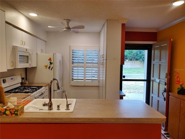 1403 Arrowhead Cir W in Clearwater, FL - Building Photo - Building Photo