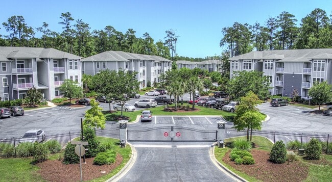 The Veranda at Market Commons in Myrtle Beach, SC - Building Photo - Building Photo