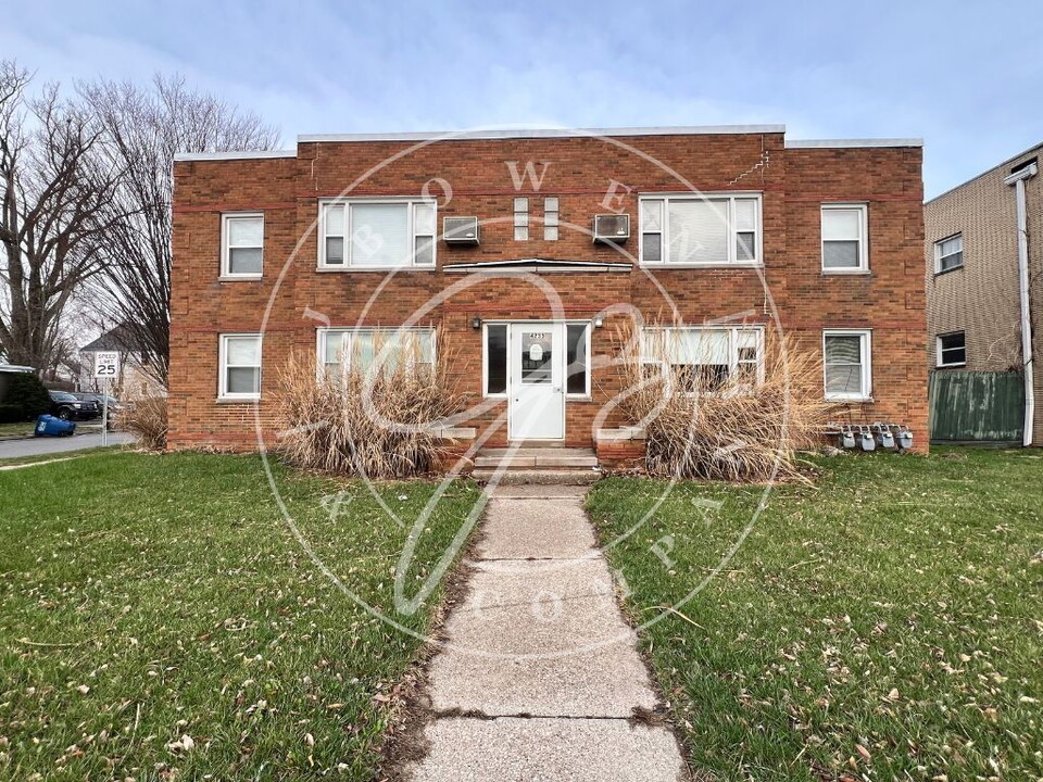 4233 Lewis Ave in Toledo, OH - Building Photo