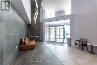 2433 Dufferin St in Toronto, ON - Building Photo - Building Photo