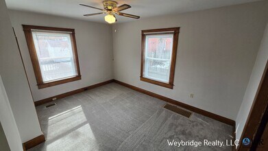 2409 Kenilworth Ave in Cincinnati, OH - Building Photo - Building Photo