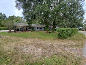 820 Crenshaw Lake Rd in Lutz, FL - Foto de edificio - Building Photo